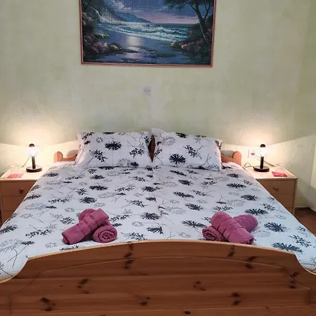 Nedi's Nest - Cozy Countryside Retreat Under Palmtrees