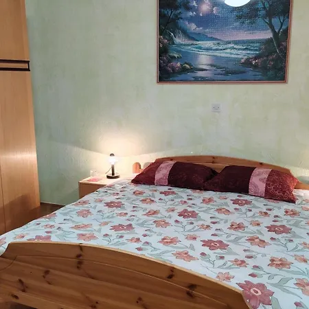 Nedi's Nest - Cozy Countryside Retreat Under Palmtrees * Dutovlje
